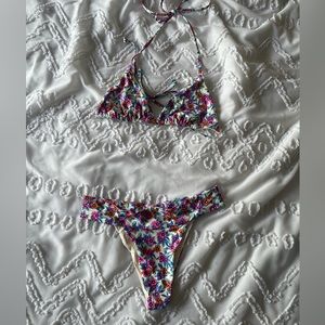 Frankie’s Bikinis set
